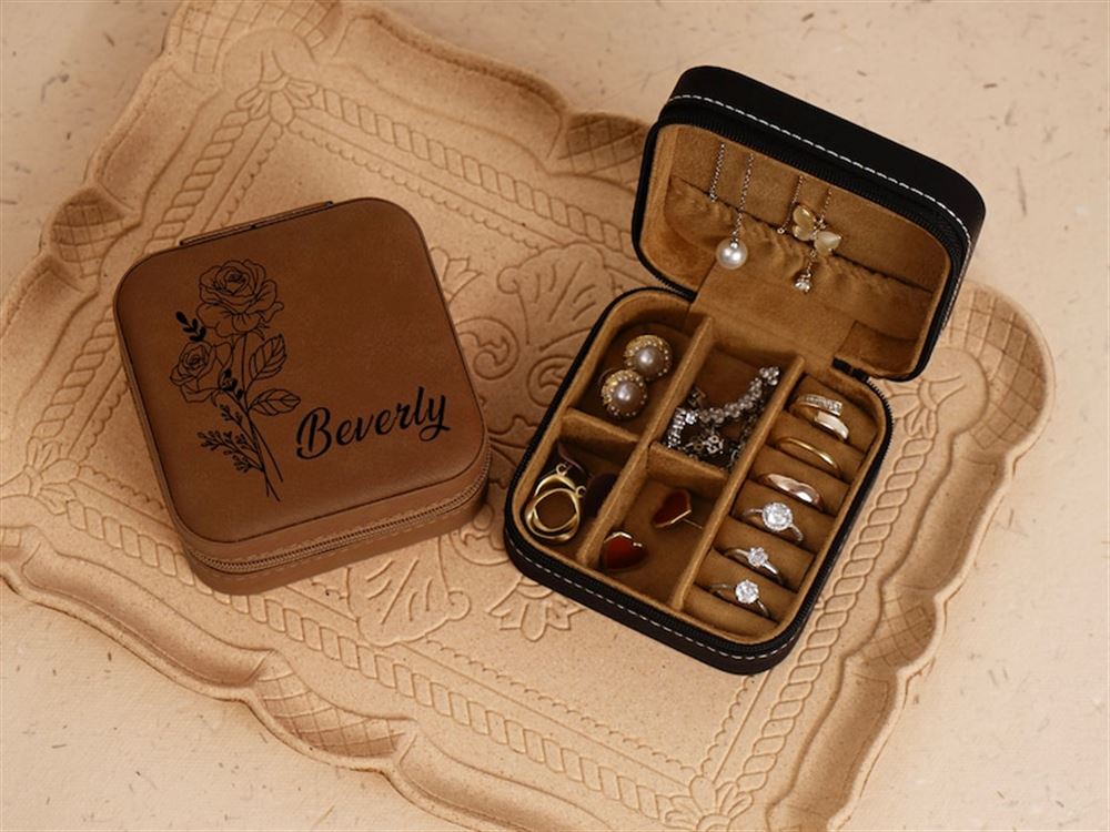 Leather Jewelry Travel Case, Engraved Jewelry Box, Birth Flower Jewelry Travel Case, Mother's Day Jewelry Box, Gift For Her, Travel Jewelry Case